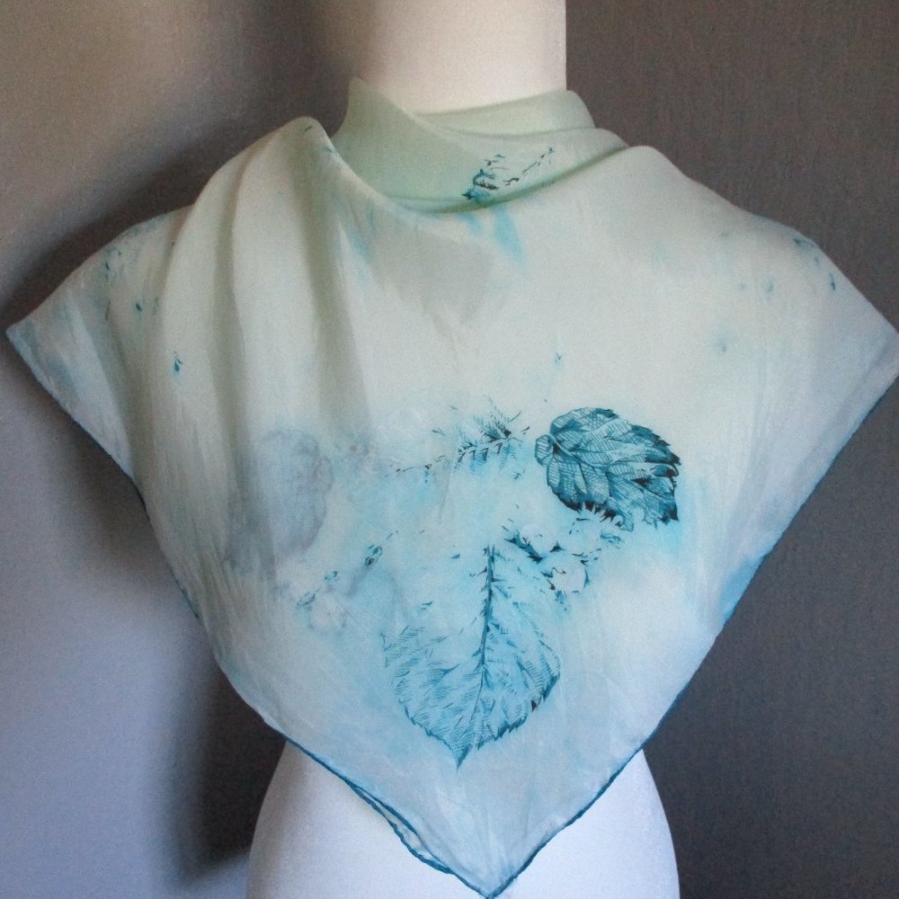 Teal leaf pattern 1940s scarf